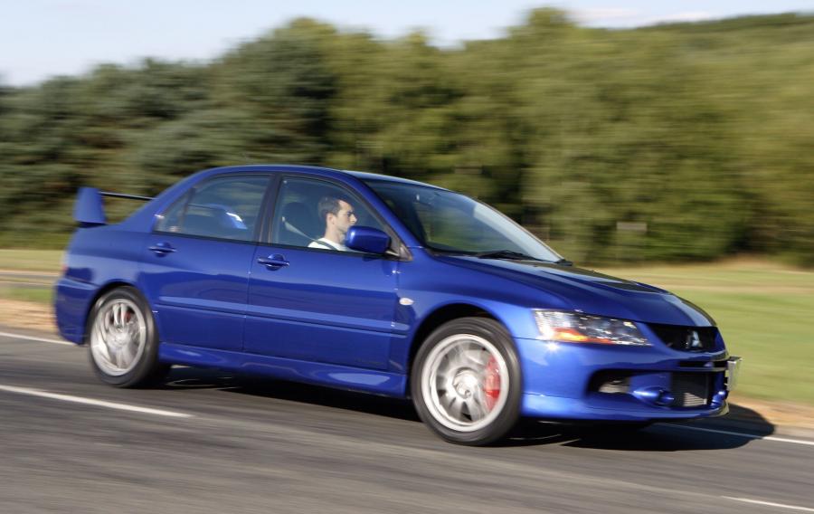  Mitsubishi Lancer Evolution IX 2005 года  (фото 26 из 32)
